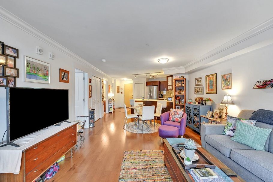 202 857 W 15th Street North Vancouver, BC - 24