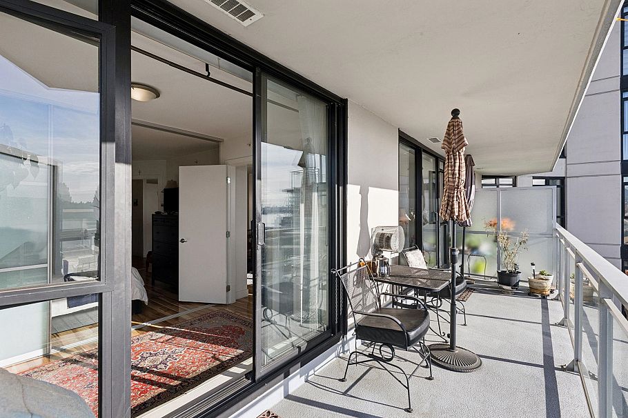 810 175 W 1st Street North Vancouver, BC - 25