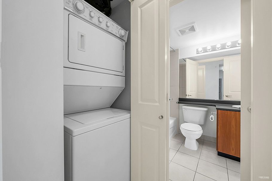 2008 3663 Crowley Drive Vancouver, BC - 16