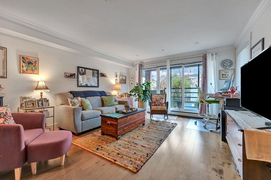 202 857 W 15th Street North Vancouver, BC - 23