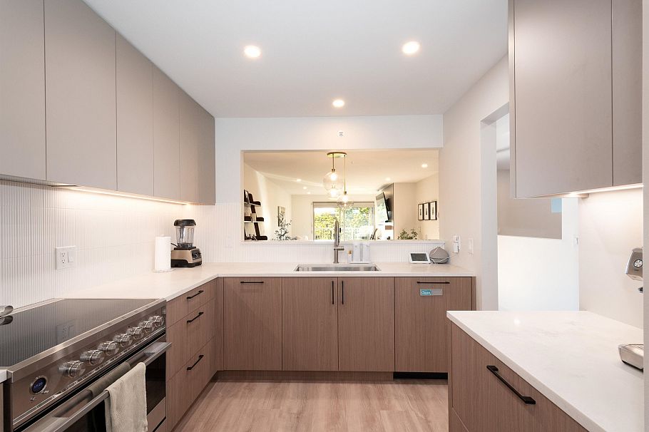 403 1050 Bowron Court North Vancouver, BC - 3