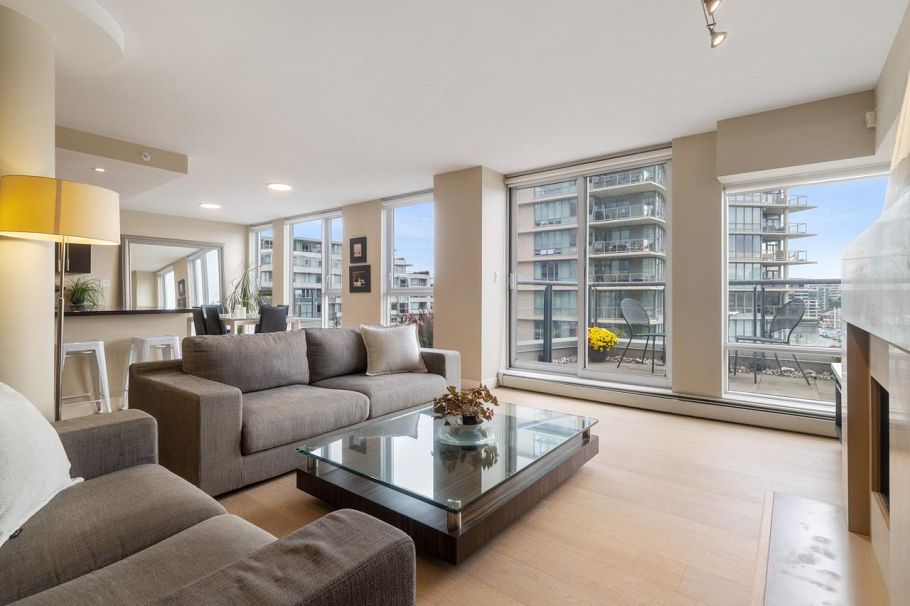 805 1383 Marinaside Crescent Vancouver, BC - 5