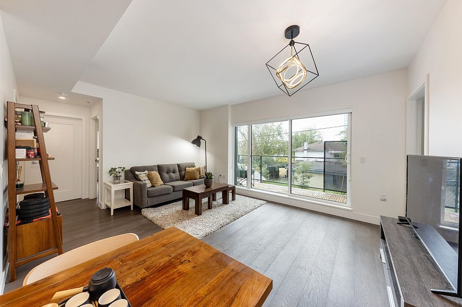 202 477 W 59th Avenue Vancouver, BC - 3