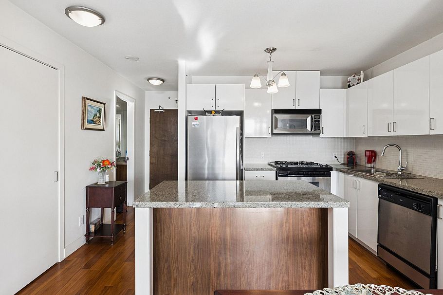 810 175 W 1st Street North Vancouver, BC - 11