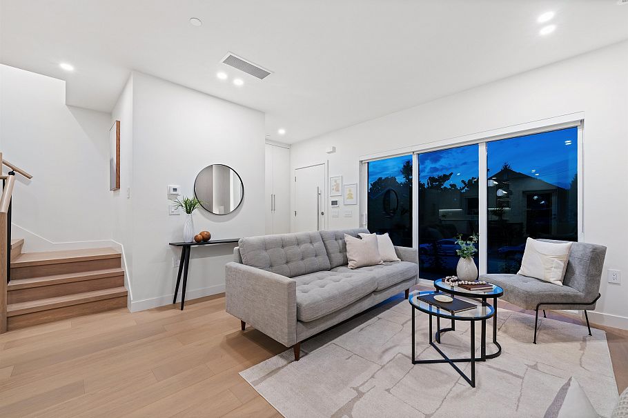 1 1632 E 21st Avenue Vancouver, BC - 3