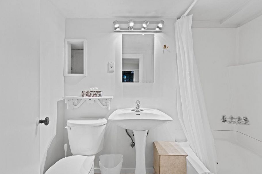 2865 W 33rd Avenue Vancouver, BC - 29