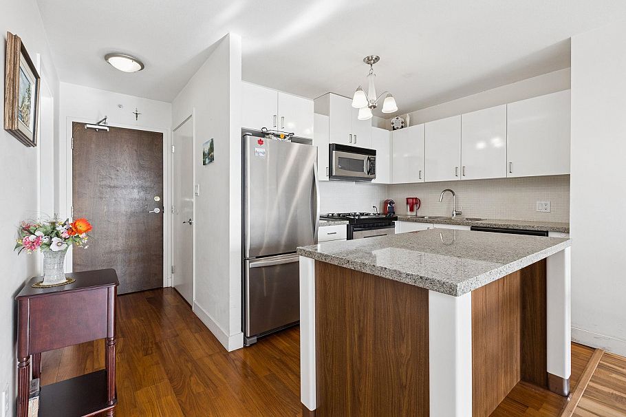 810 175 W 1st Street North Vancouver, BC - 10