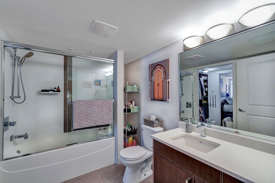 202 857 W 15th Street North Vancouver, BC - 32