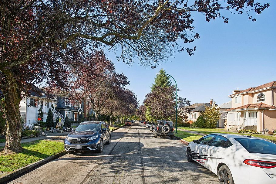 2790 Napier Street Vancouver, BC - 37