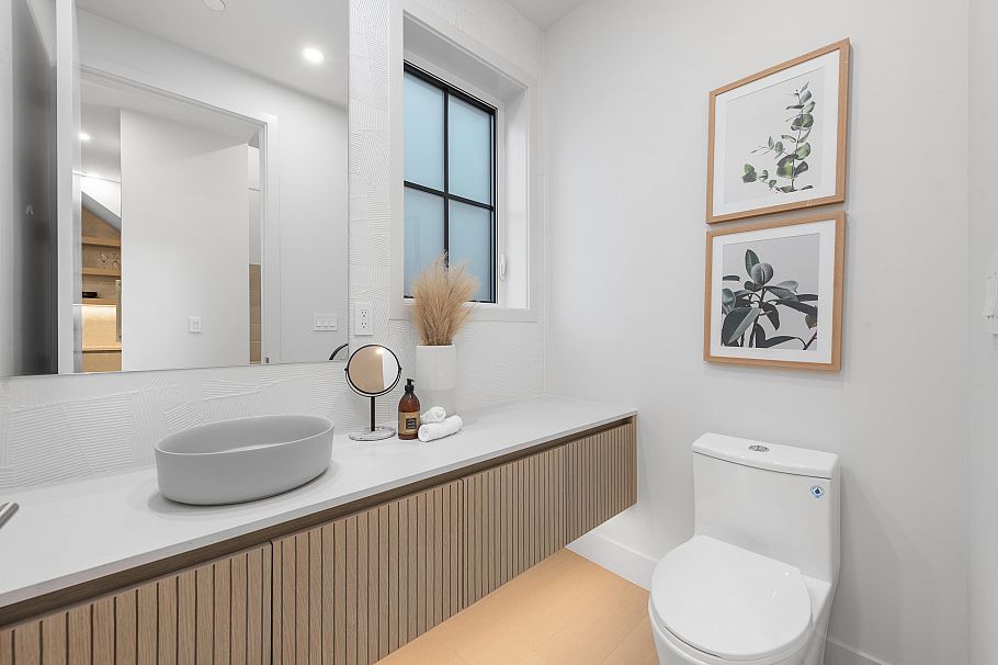 2134 E 10th Avenue Vancouver, BC - 16