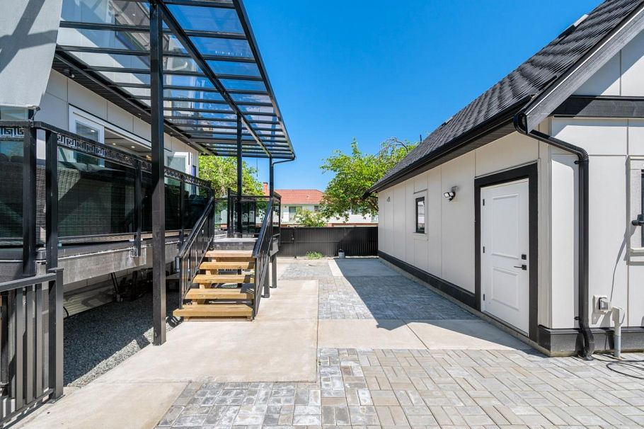 2798 E 43rd Avenue Vancouver, BC - 33