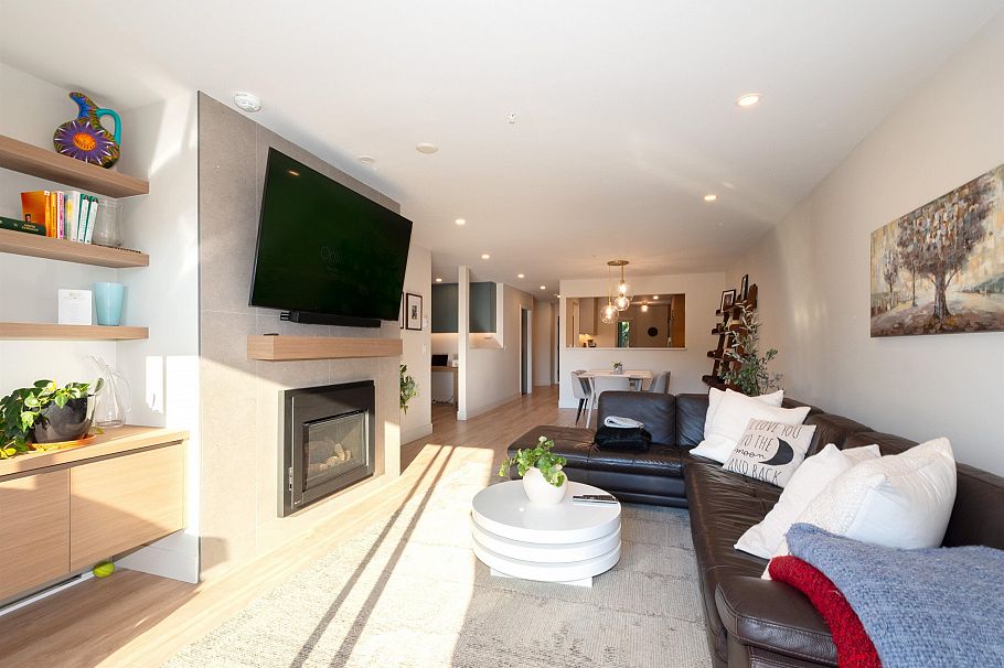 403 1050 Bowron Court North Vancouver, BC - 16