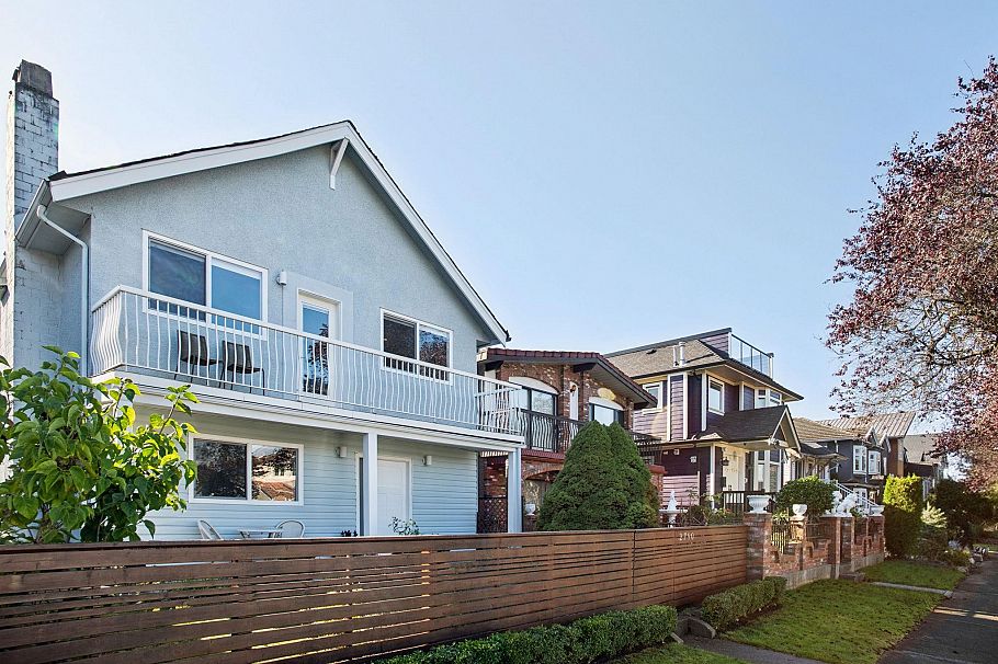 2790 Napier Street Vancouver, BC - 2