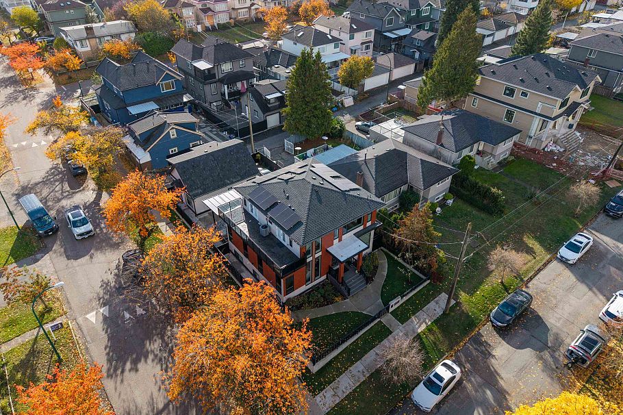 2798 E 43rd Avenue Vancouver, BC - 37