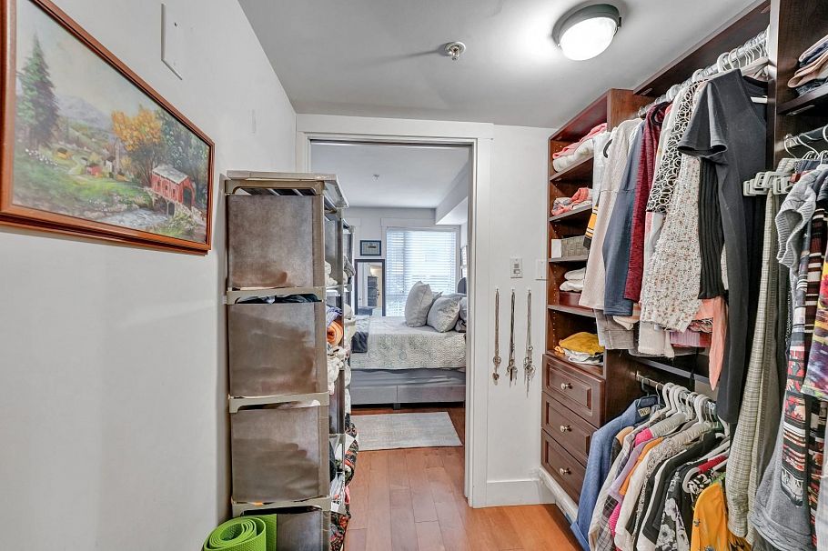 202 857 W 15th Street North Vancouver, BC - 34