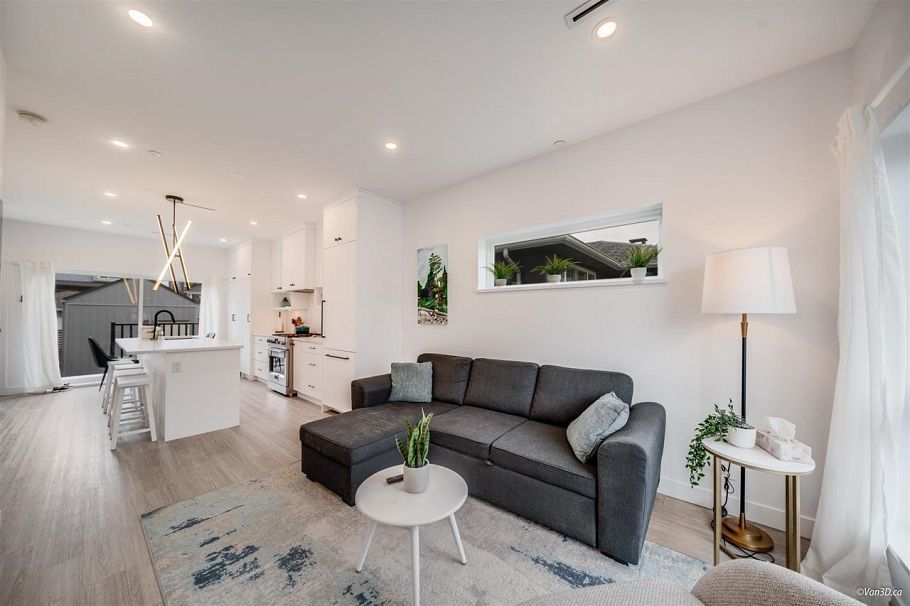 227 E 57th Avenue Vancouver, BC - 3