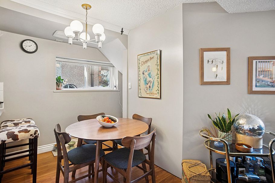 2790 Napier Street Vancouver, BC - 27