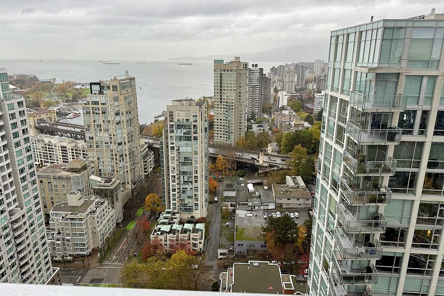 3605 1480 Howe Street Vancouver, BC - 36