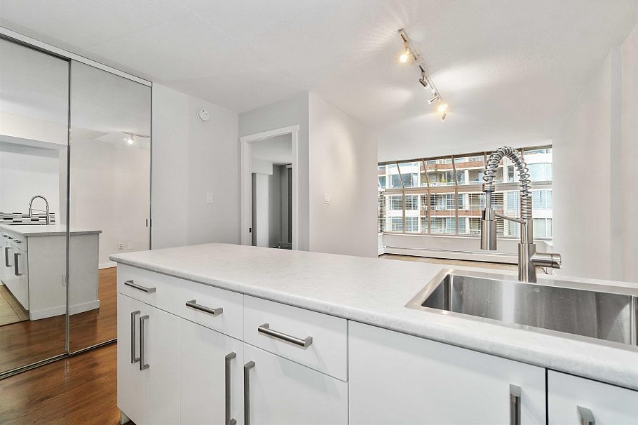 808 1333 Hornby Street Vancouver, BC - 4