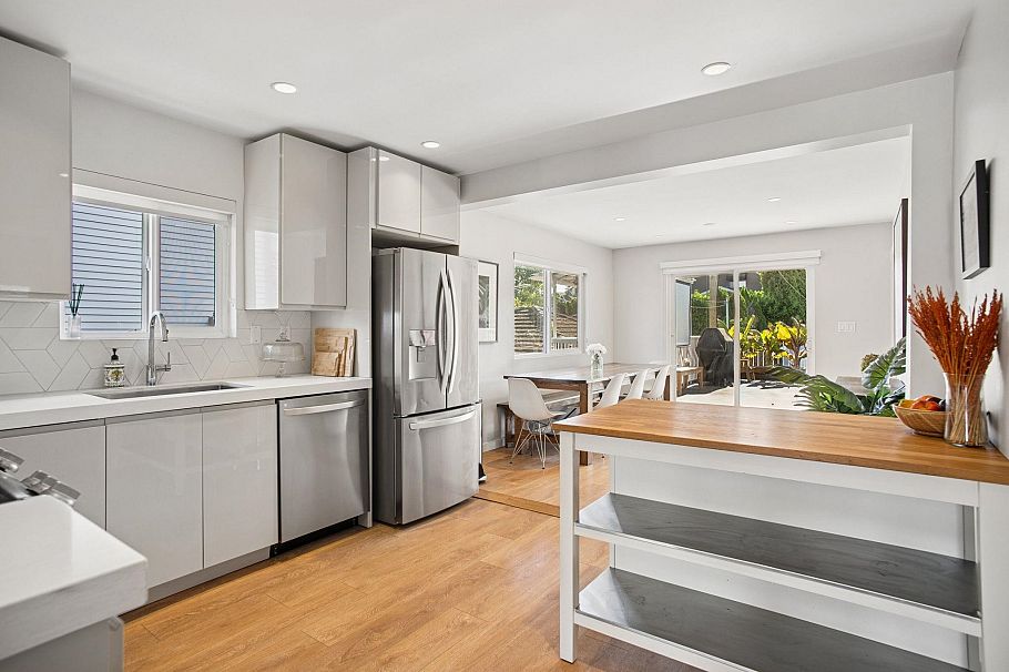 2790 Napier Street Vancouver, BC - 12