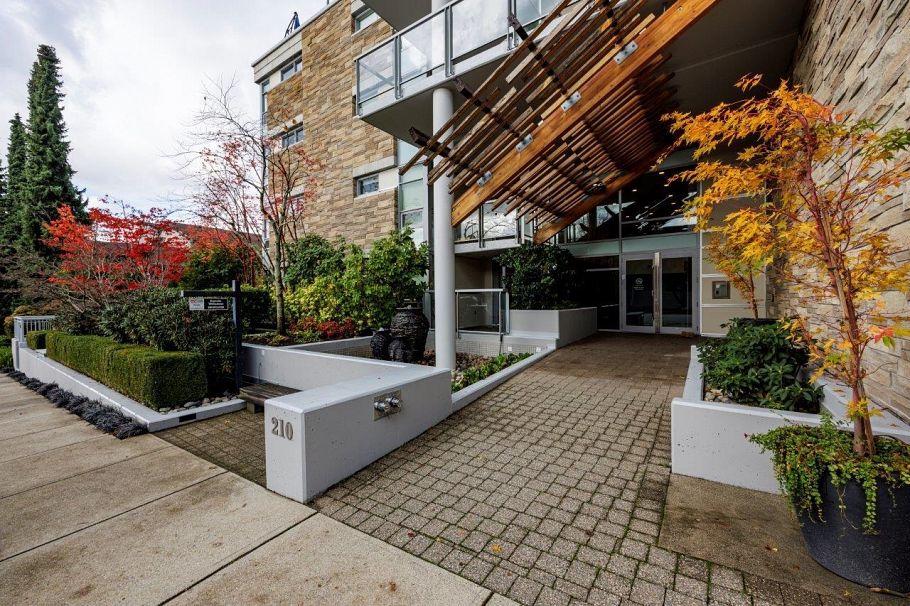 108 210 W 13th Street North Vancouver, BC - 38