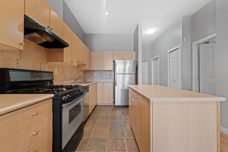 102 2102 W 38th Avenue Vancouver, BC - 3