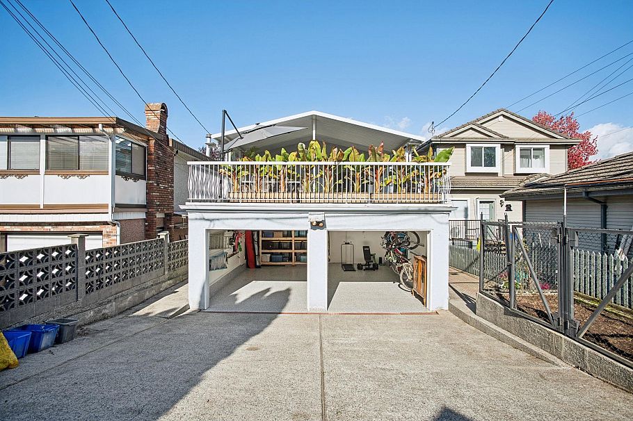 2790 Napier Street Vancouver, BC - 36