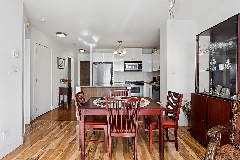 810 175 W 1st Street North Vancouver, BC - 8