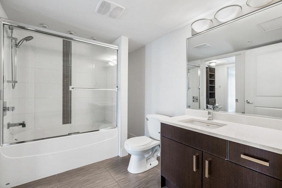 202 857 W 15th Street North Vancouver, BC - 18