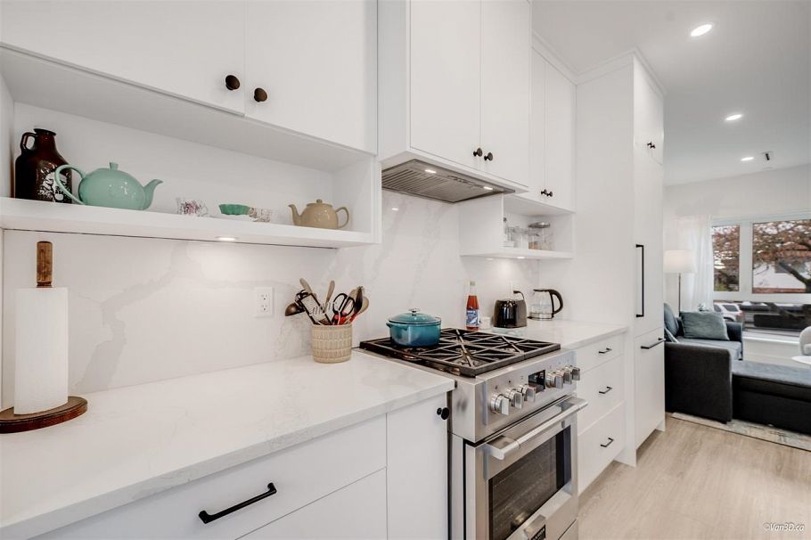 227 E 57th Avenue Vancouver, BC - 6