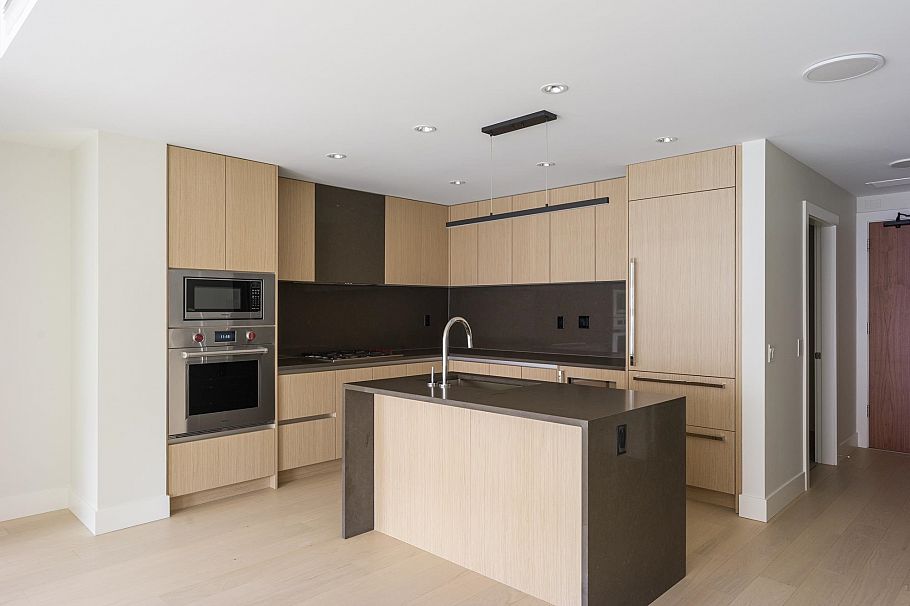 205 3636 W 39th Avenue Vancouver, BC - 2