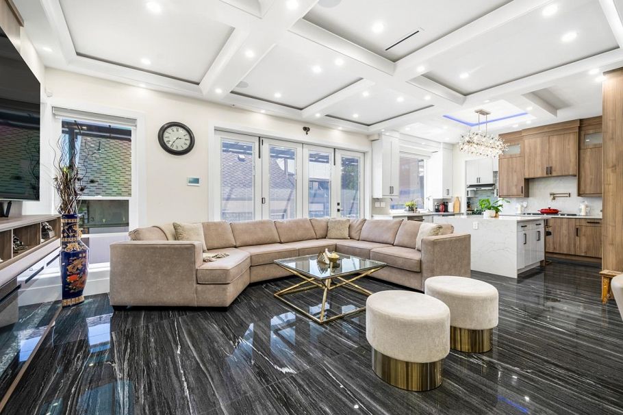 2798 E 43rd Avenue Vancouver, BC - 4