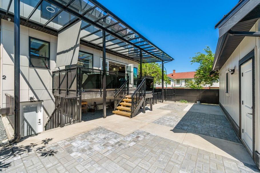 2798 E 43rd Avenue Vancouver, BC - 32