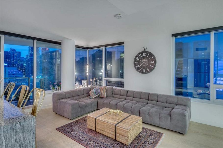 2015 68 SMITHE STREET, Vancouver BC V6B 0P4 Vancouver, BC - 3