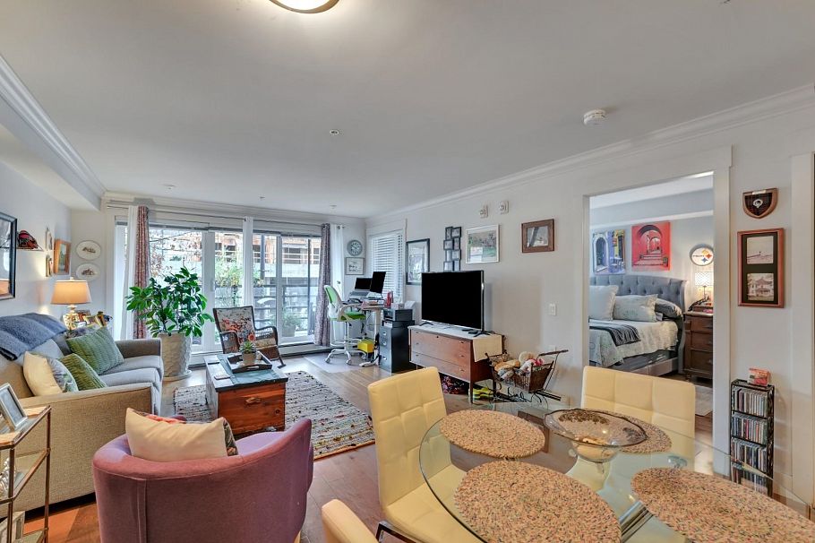 202 857 W 15th Street North Vancouver, BC - 26