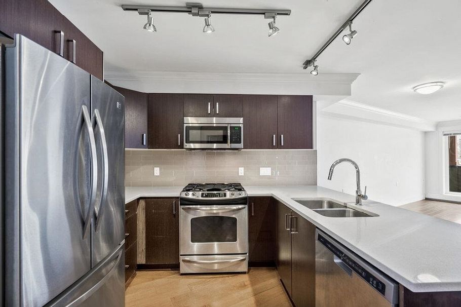 202 857 W 15th Street North Vancouver, BC - 6