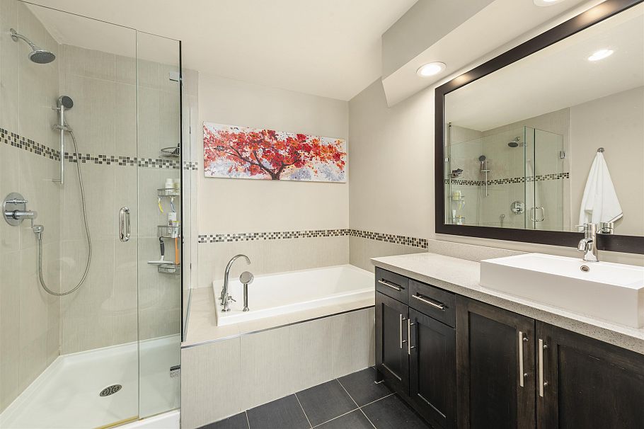 1858 W 1st Avenue Vancouver, BC - 16