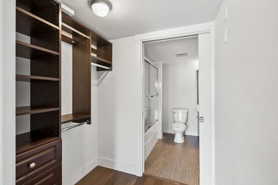 202 857 W 15th Street North Vancouver, BC - 17