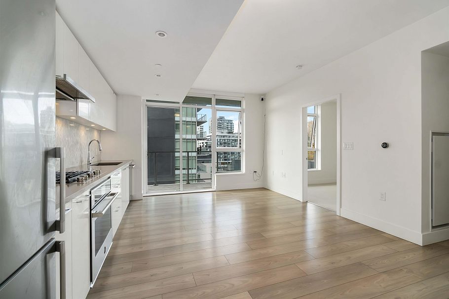 808 3581 E Kent Avenue North Vancouver, BC - 5