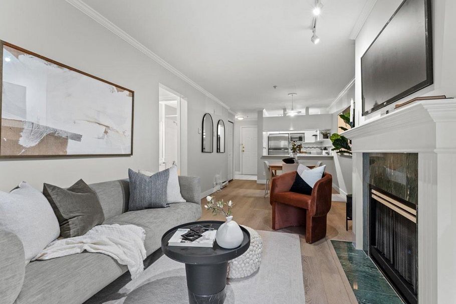 205 3638 W Broadway Vancouver, BC - 1