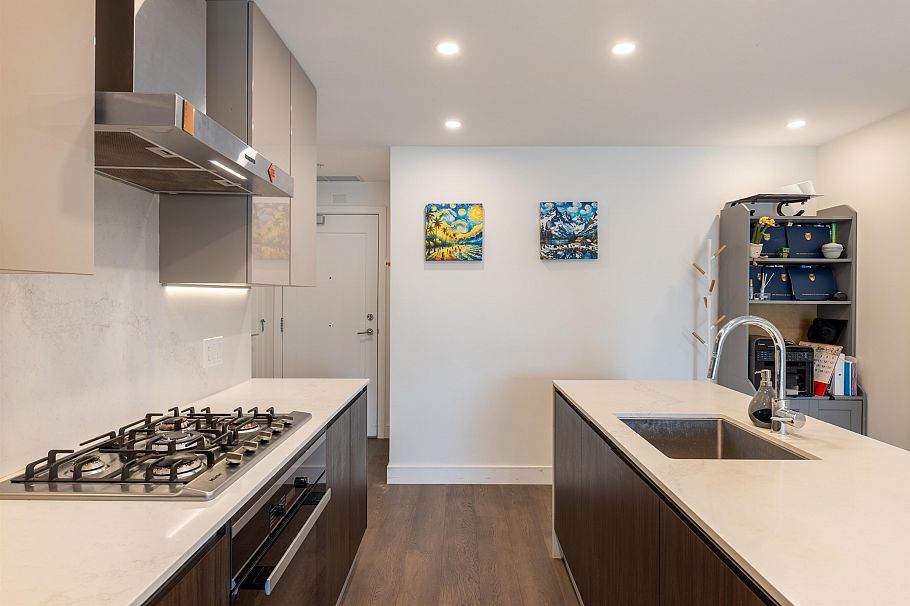 202 477 W 59th Avenue Vancouver, BC - 17