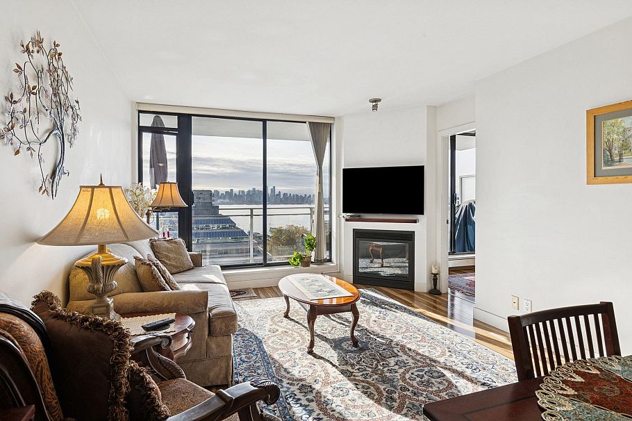 810 175 W 1st Street North Vancouver, BC - 2