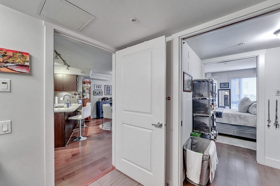 202 857 W 15th Street North Vancouver, BC - 33