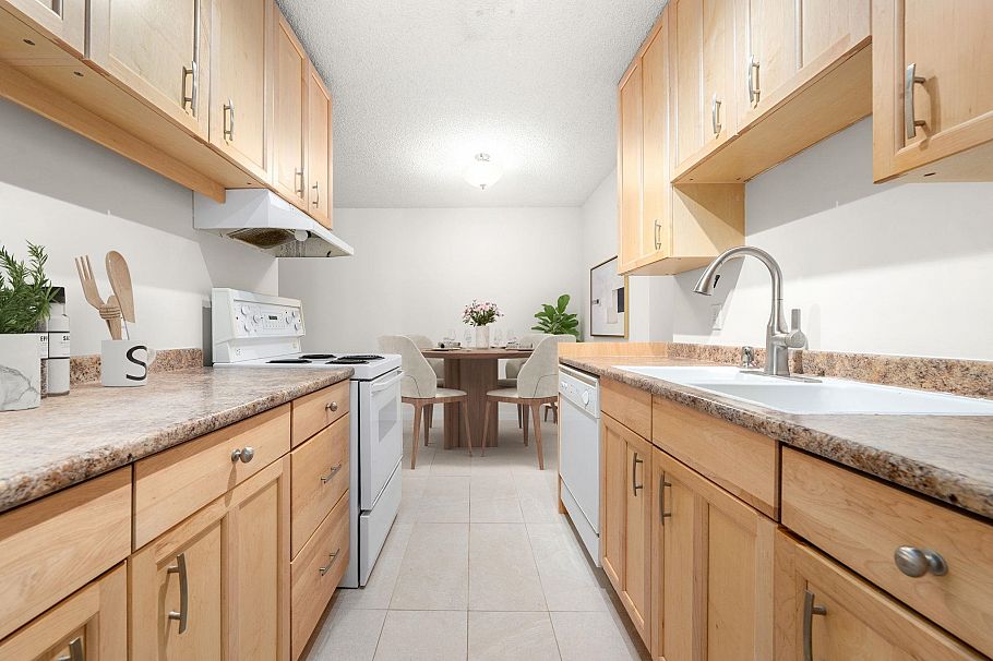 119 2012 Fullerton Avenue North Vancouver, BC - 3