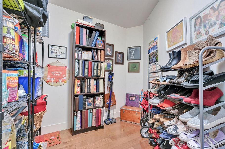 202 857 W 15th Street North Vancouver, BC - 20