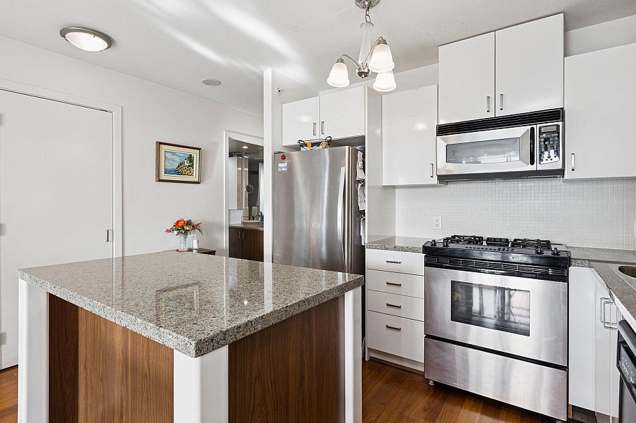 810 175 W 1st Street North Vancouver, BC - 12