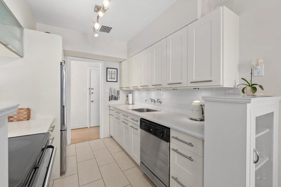 302 1246 Cardero Street Vancouver, BC - 11