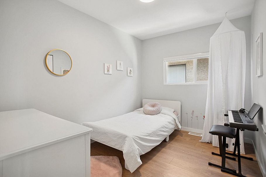 2790 Napier Street Vancouver, BC - 16