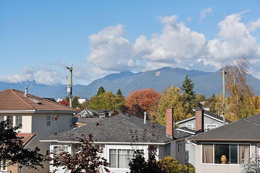 2790 Napier Street Vancouver, BC - 19