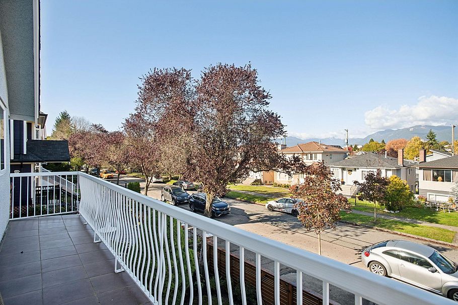 2790 Napier Street Vancouver, BC - 18